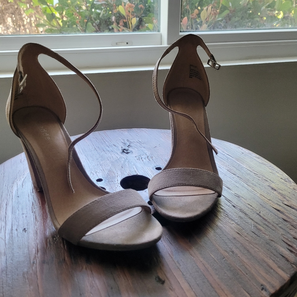 Steve Madden Tan/nude suede Block Heel Sandals